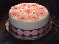 Perfectly Perfect   Beautiful Cakes and Flowers For All Occasions 1064584 Image 6